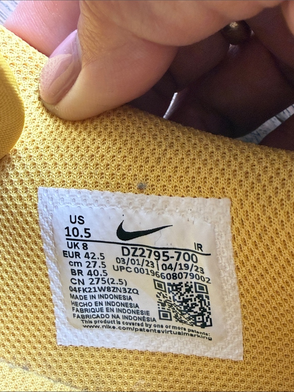 Nike Cortez Yellow Sneakers with Black Swoosh - Picture 6 of 6